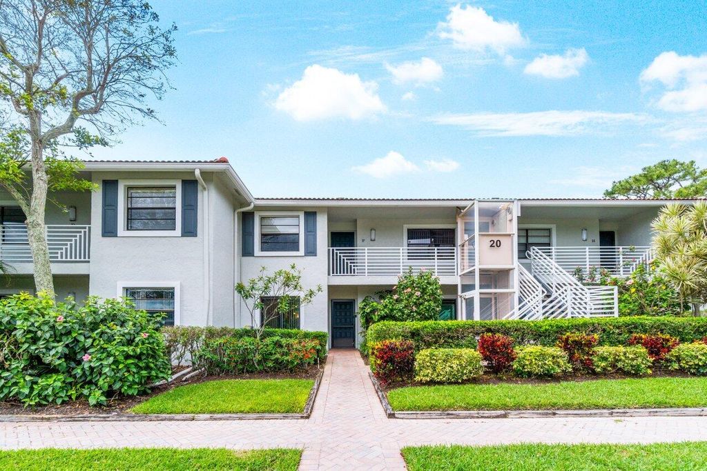 Photo of 20 Southport Lane #E, Boynton Beach, FL 33436 (MLS # R10977991)