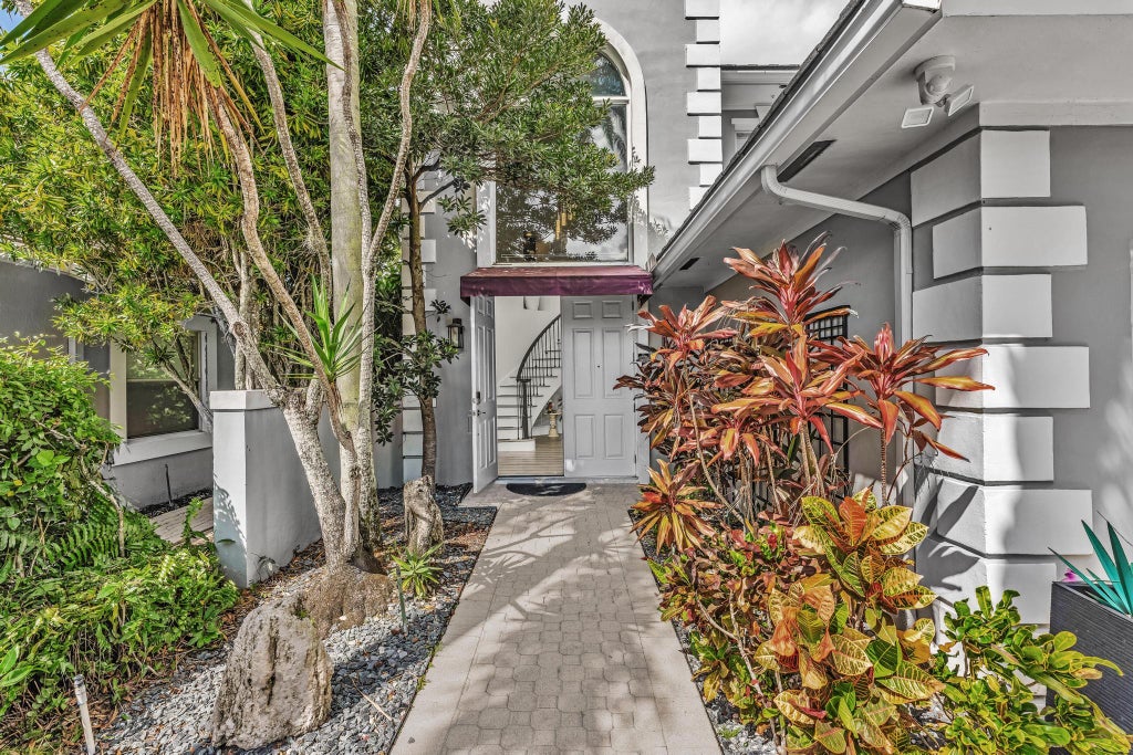 Photo of 23281 BUTTERFLY PALM Court, Boca Raton, FL 33433 (MLS # B26080902)