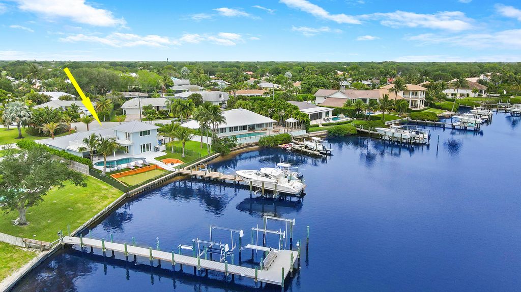 Photo of 19 Saddleback Road, Tequesta, FL 33469 (MLS # R10984921)