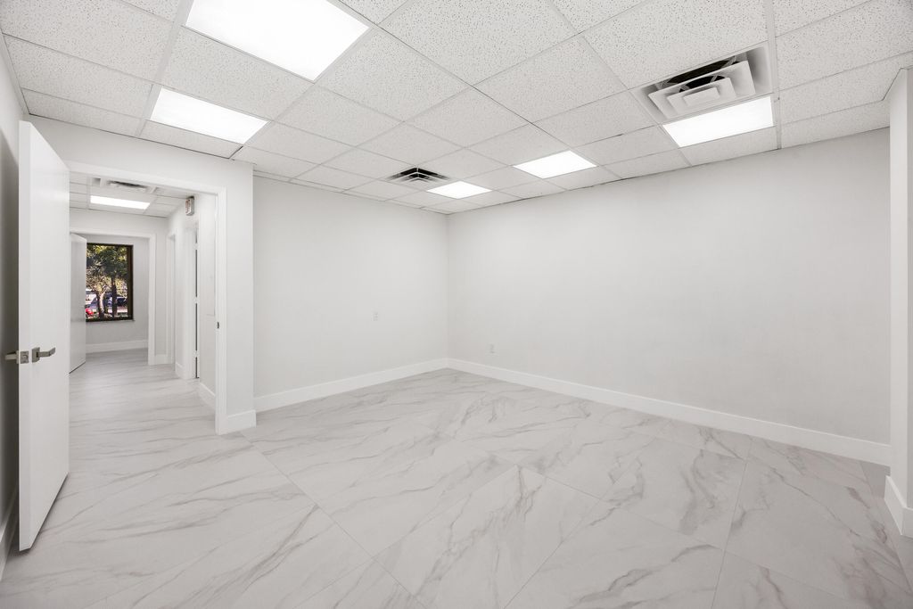 Photo of 150 NW 70th Avenue #06, Plantation, FL 33317 (MLS # B26003693)