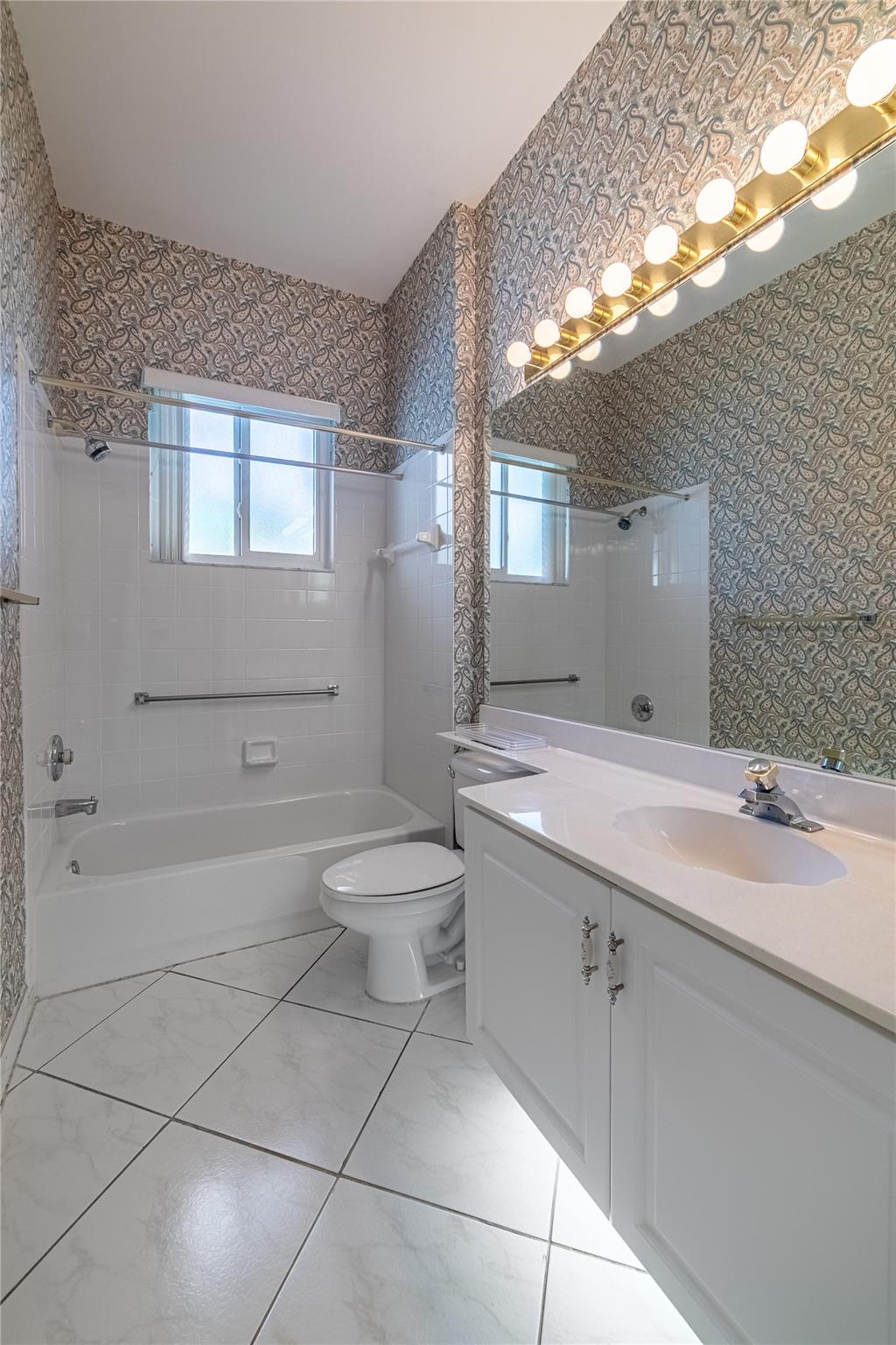 LOMBARDY - Residential