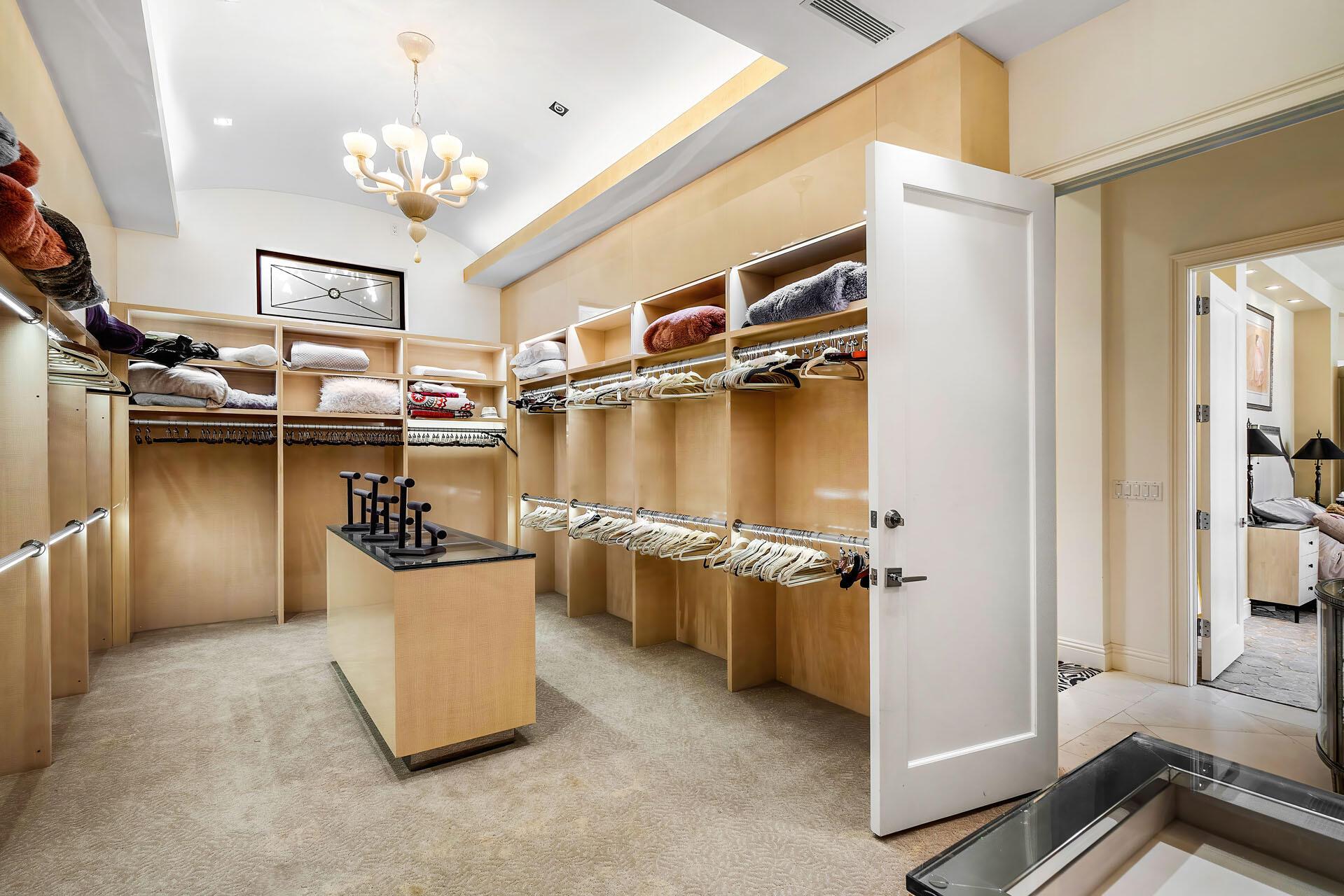 ROYAL PALM YACHT & COUNTR - Residential