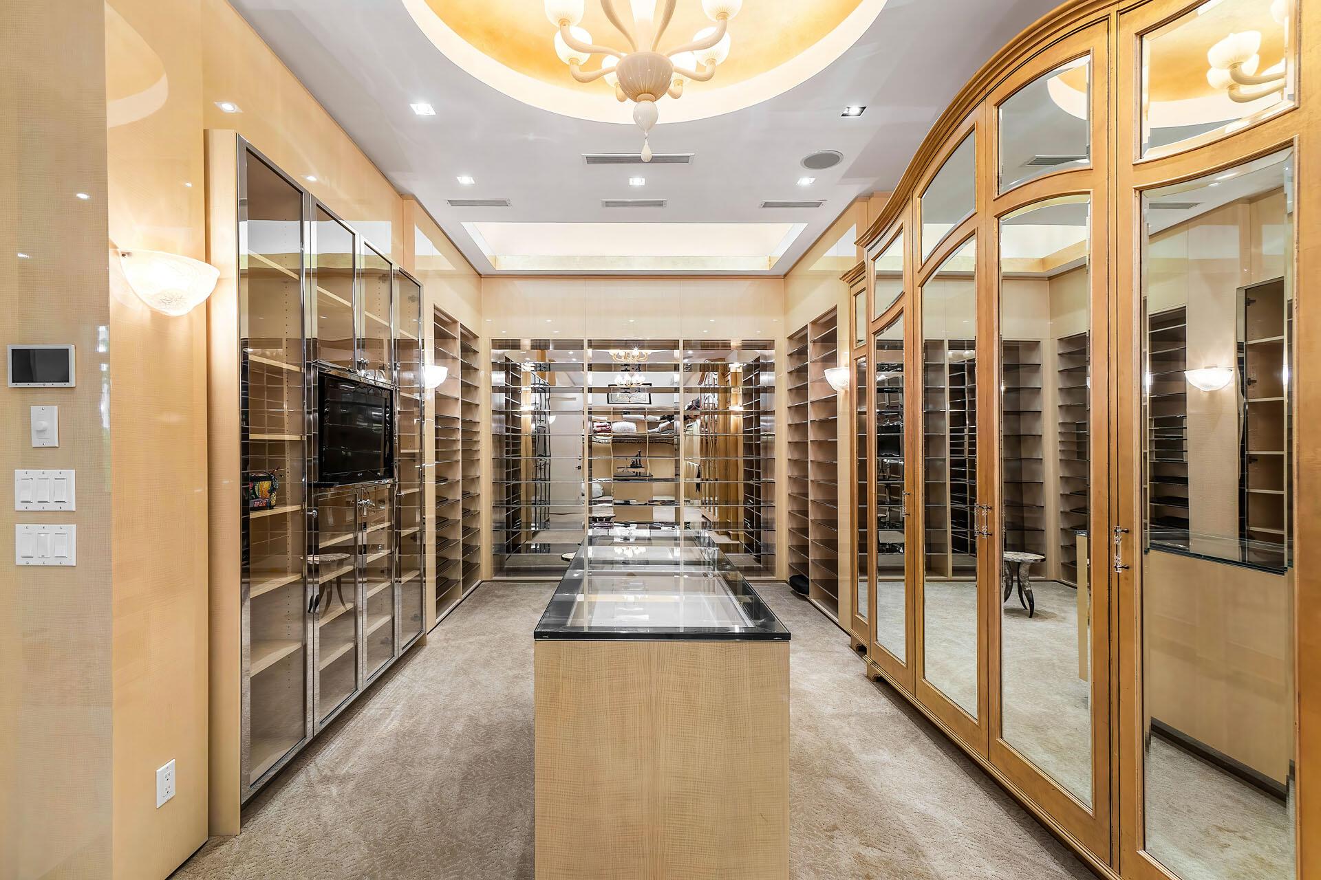 ROYAL PALM YACHT & COUNTR - Residential