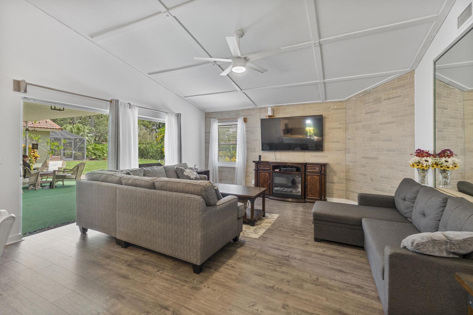 BROOKSIDE - Residential