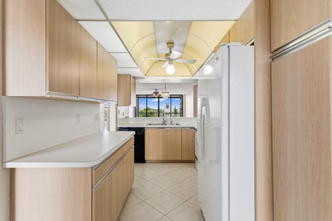 Tiny photo for 17 Royal Palm Way #6010, Boca Raton, FL 33432 (MLS # B26087067)