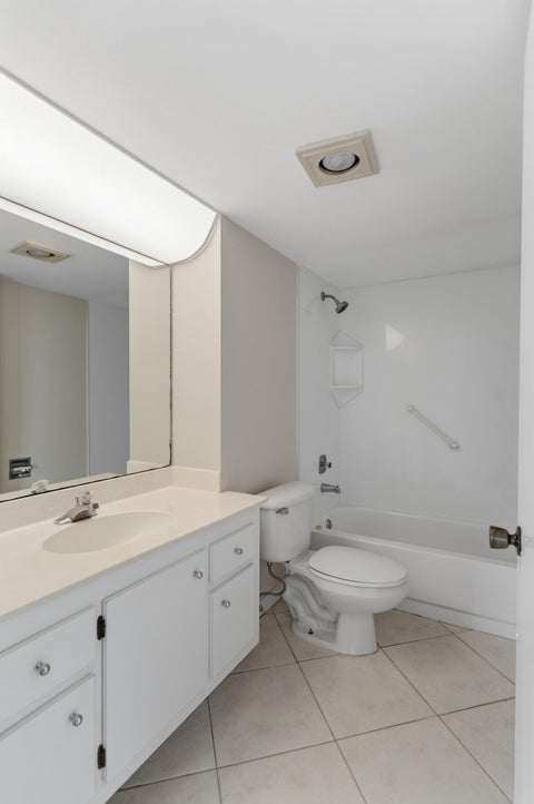 Tiny photo for 17 Royal Palm Way #6010, Boca Raton, FL 33432 (MLS # B26087067)