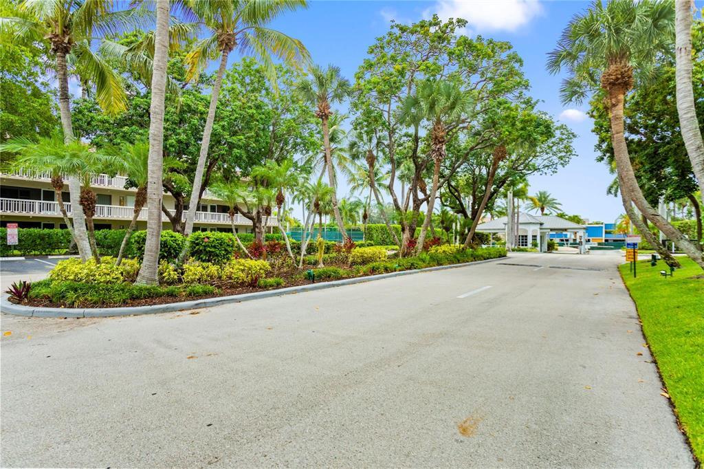 Photo of 17 Royal Palm Way #6010, Boca Raton, FL 33432 (MLS # B26087067)
