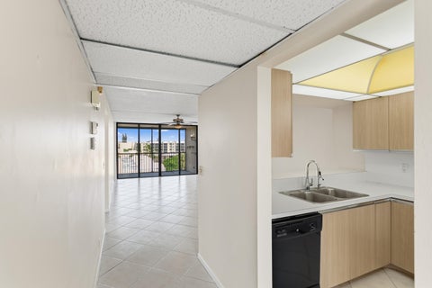 Tiny photo for 17 Royal Palm Way #6010, Boca Raton, FL 33432 (MLS # B26087067)