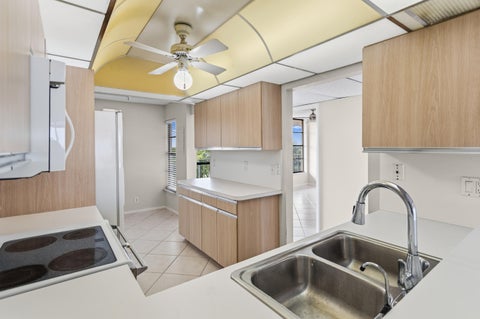 Tiny photo for 17 Royal Palm Way #6010, Boca Raton, FL 33432 (MLS # B26087067)