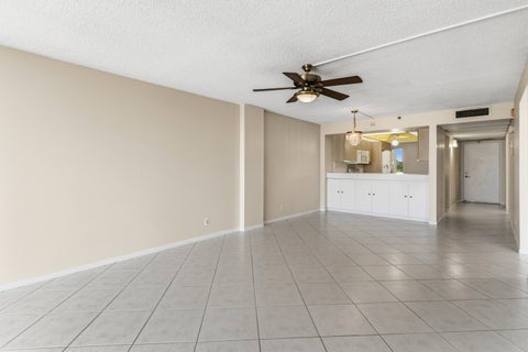 Tiny photo for 17 Royal Palm Way #6010, Boca Raton, FL 33432 (MLS # B26087067)