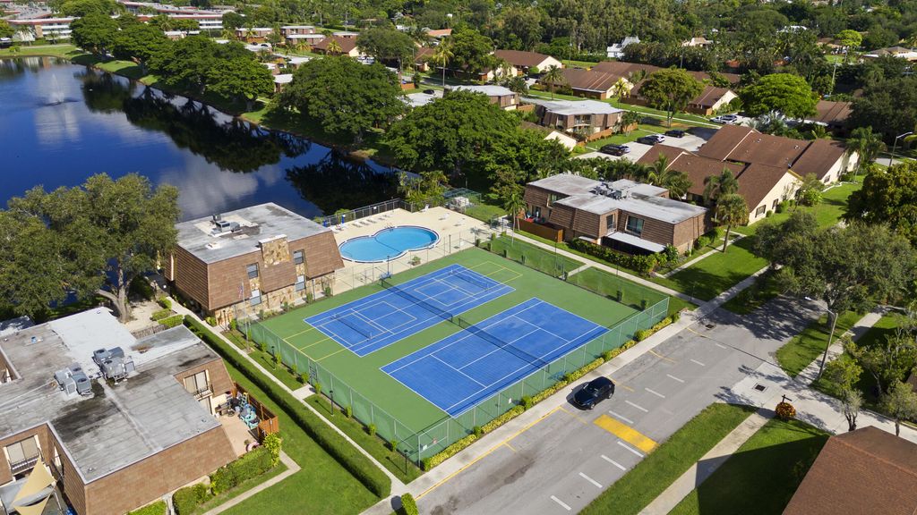 Photo of 522 Springdale Circle, Palm Springs, FL 33461 (MLS # R11116927)