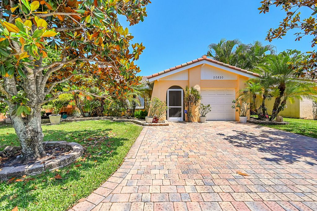 Photo of 20820 Via Madeira Drive, Boca Raton, FL 33433 (MLS # R10980887)