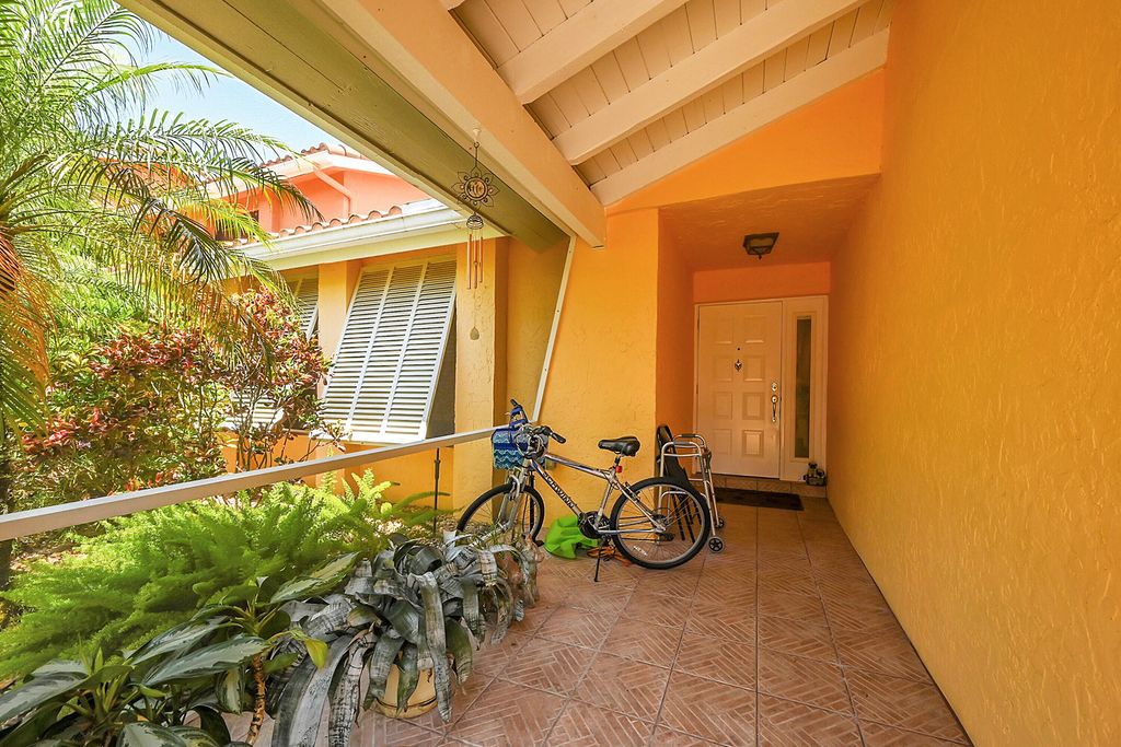Photo of 20820 Via Madeira Drive, Boca Raton, FL 33433 (MLS # R10980887)