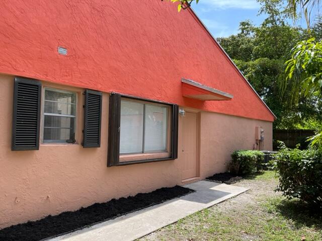 Renovated 3/2 villa with single car garage, partially fenced in yard. Kitchen updated white shaker cabinets quartz countertops, stainless steel appliances, both bathrooms renovated. Tile and laminate floor throughout. Interior and exterior just painted. This unit will not last long come with your highest and best offer!!