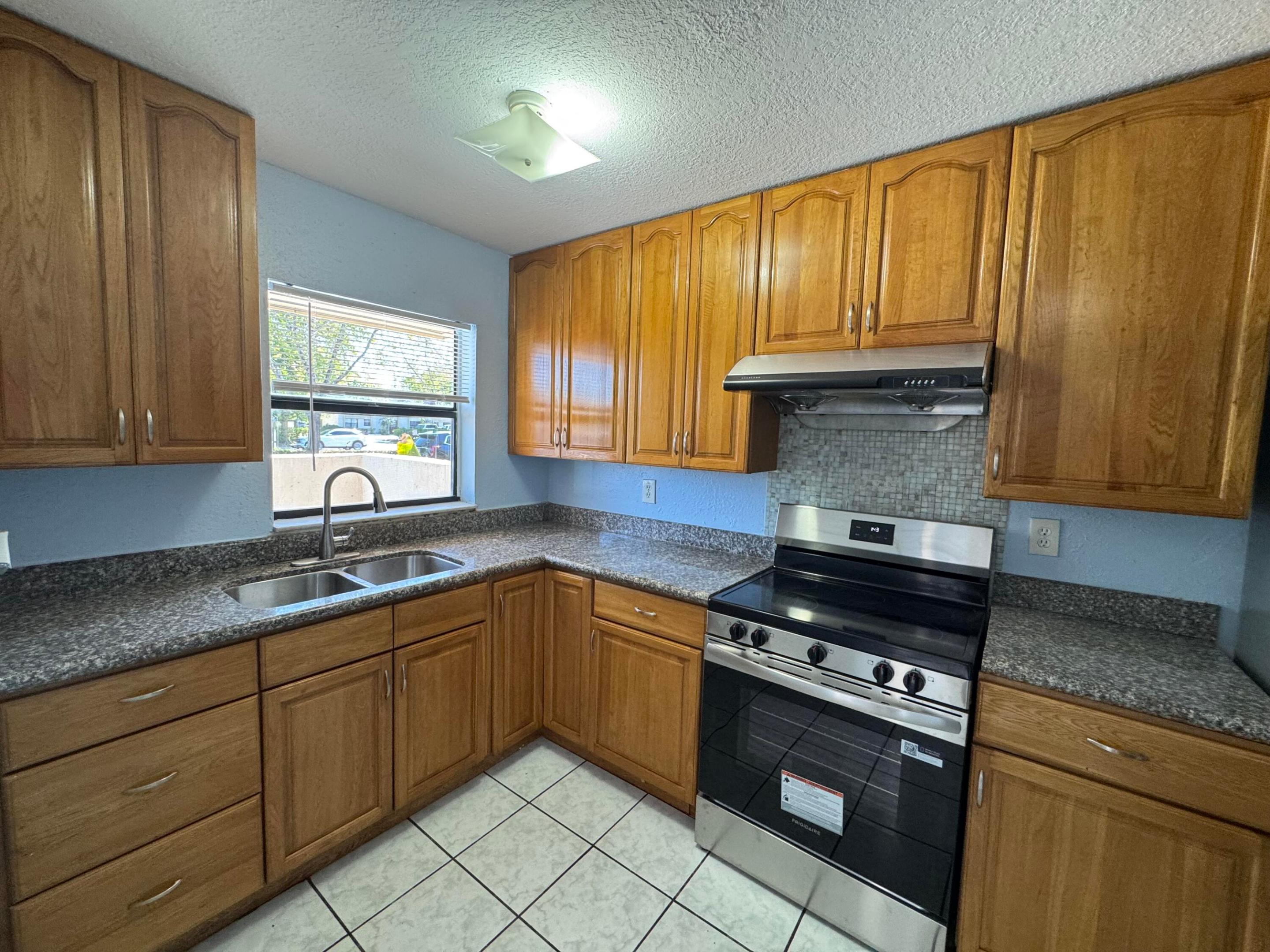 CORAL SPRINGS TOWNHOMES CONDO - Residential