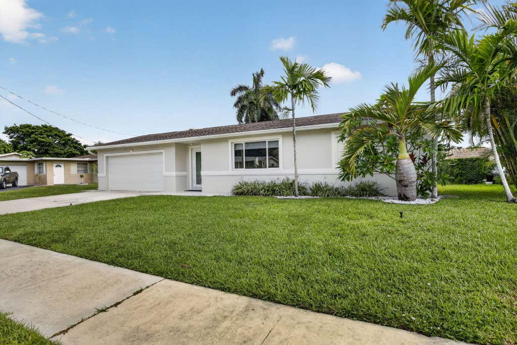 Photo of 12411 SW 2nd Street, Plantation, FL 33325 (MLS # B26035789)