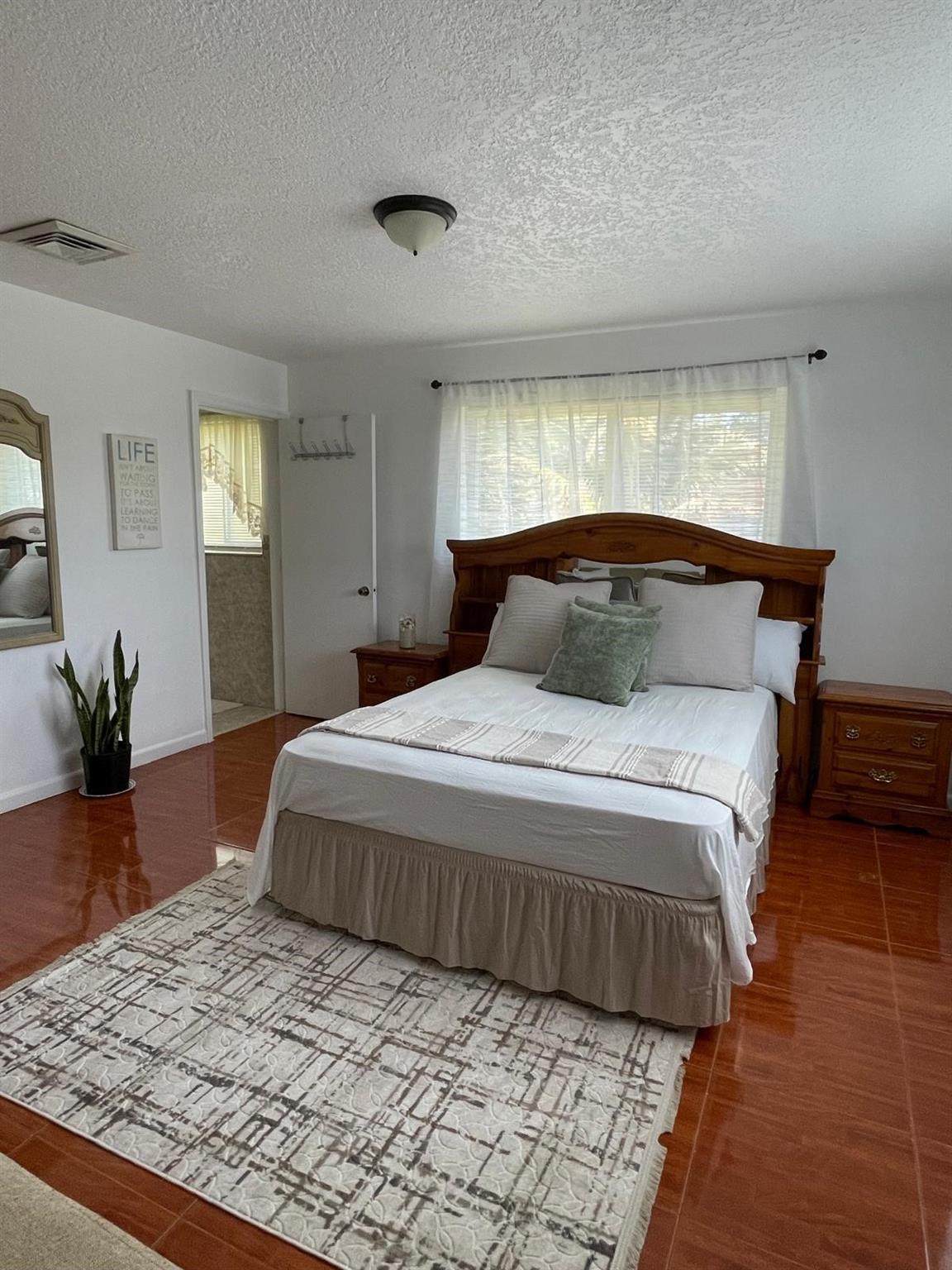 660 NW 39th Ave