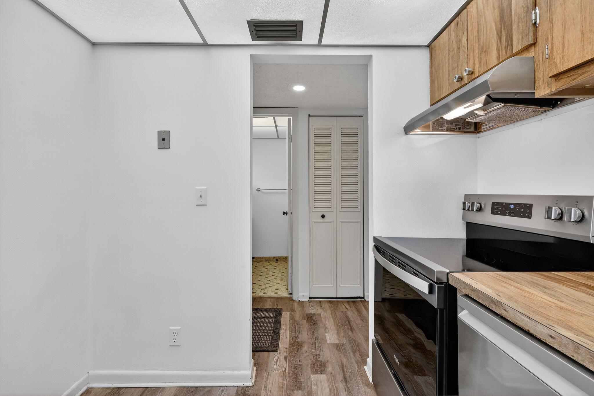 5220 Las Verdes Circle 304