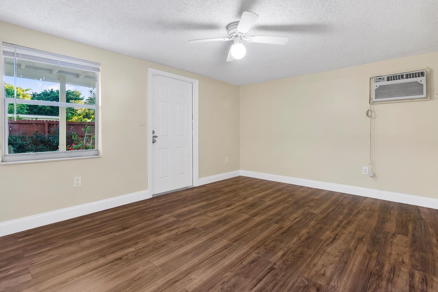 Seminole Park Sub 24-32 B - Residential Lease
