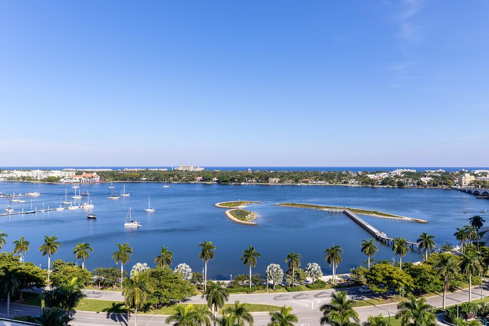 TRUMP PLAZA OF THE PALM B - Residential