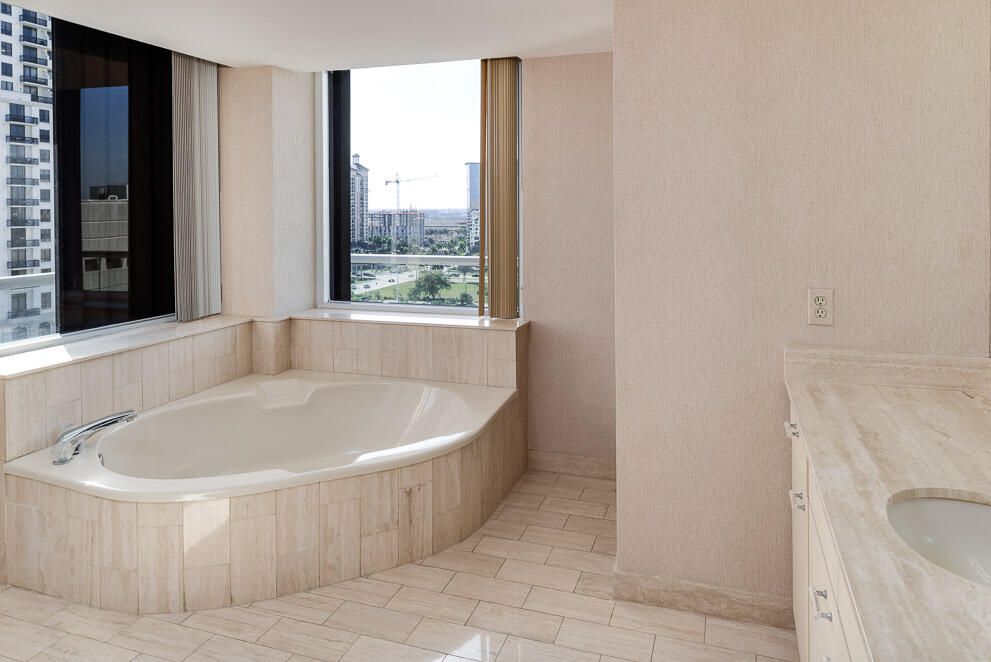 TRUMP PLAZA OF THE PALM BEACHES CONDO - Residential