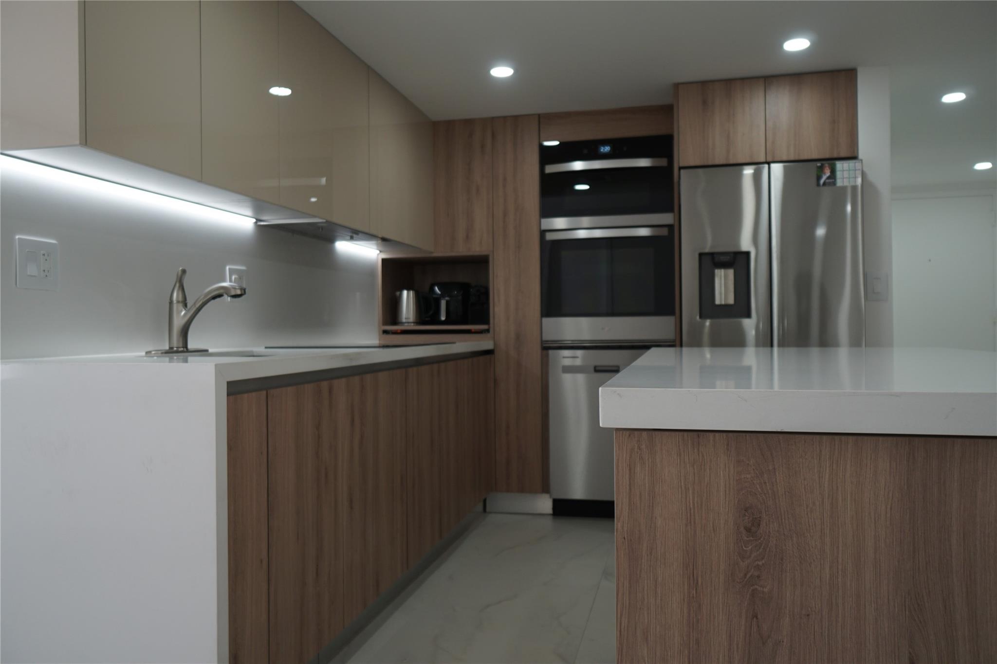 INDIAN CREEK TOWER - Residential