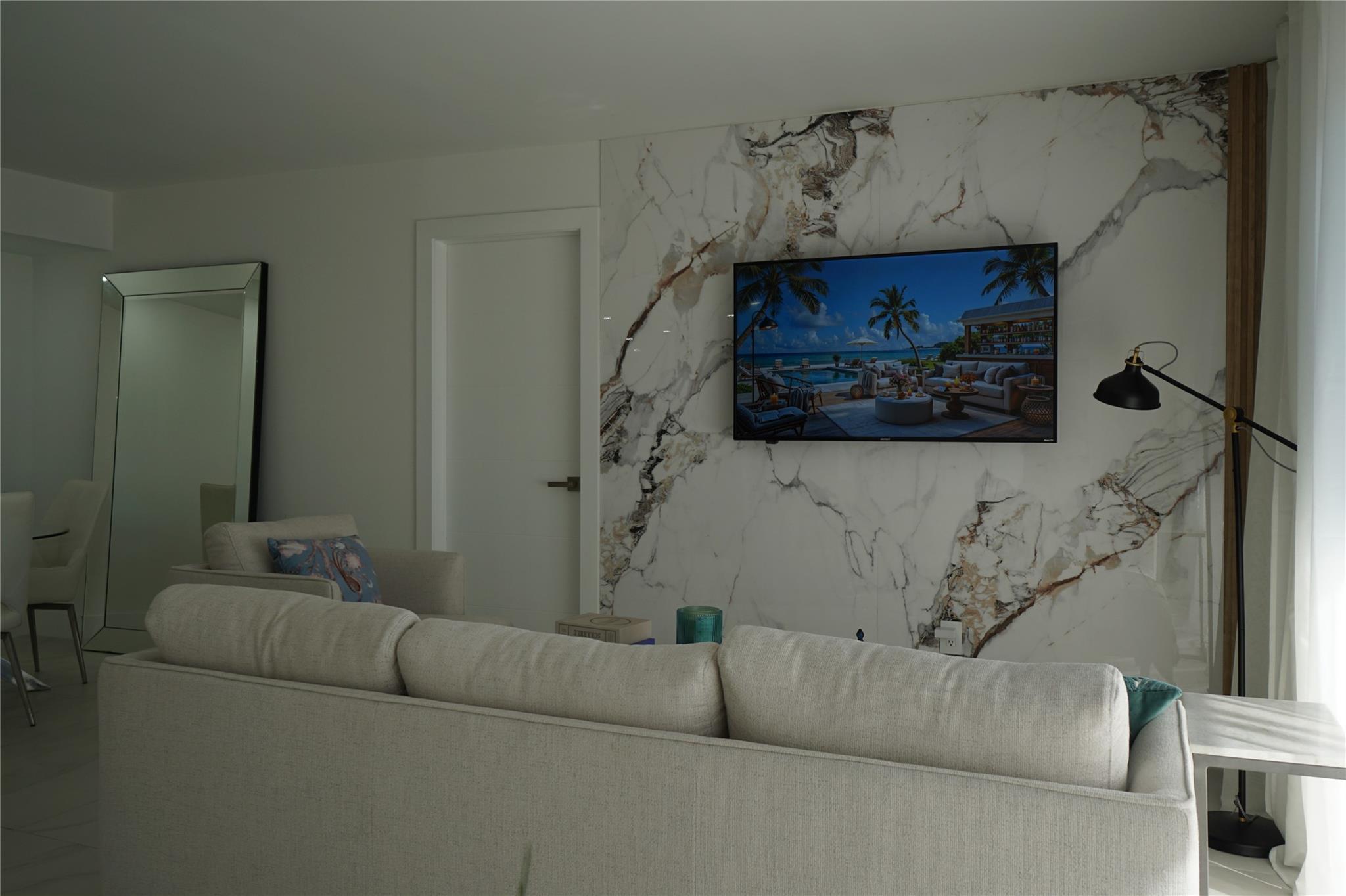 INDIAN CREEK TOWER - Residential