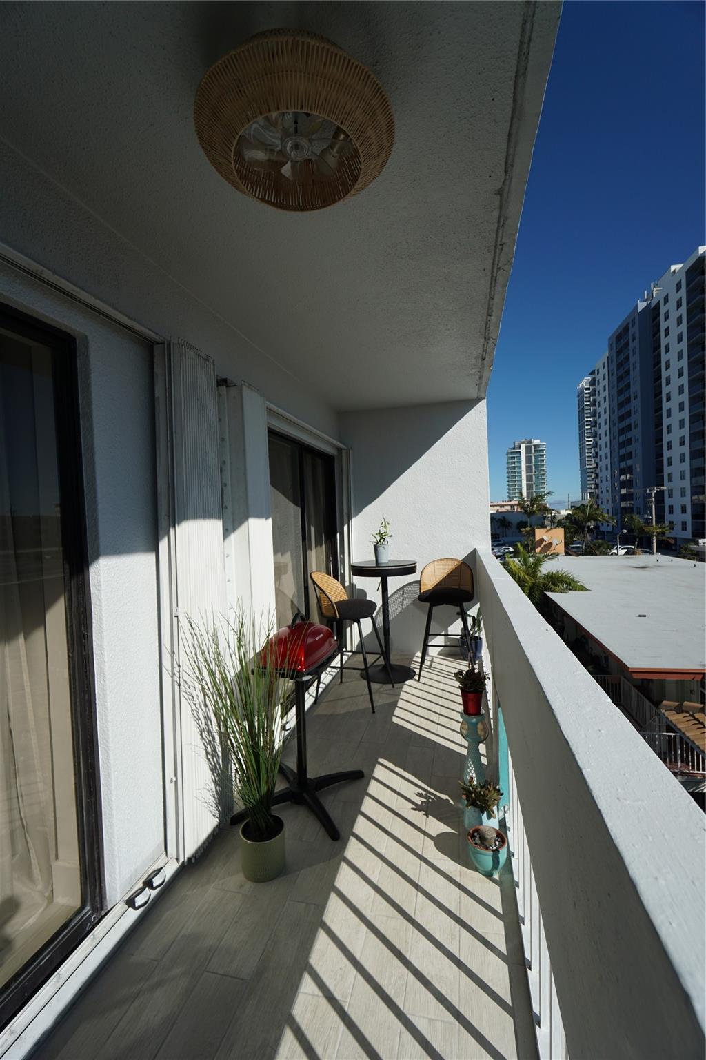 INDIAN CREEK TOWER - Residential