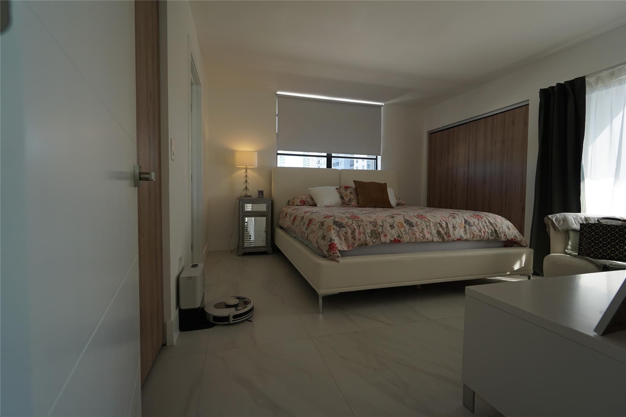 INDIAN CREEK TOWER - Residential