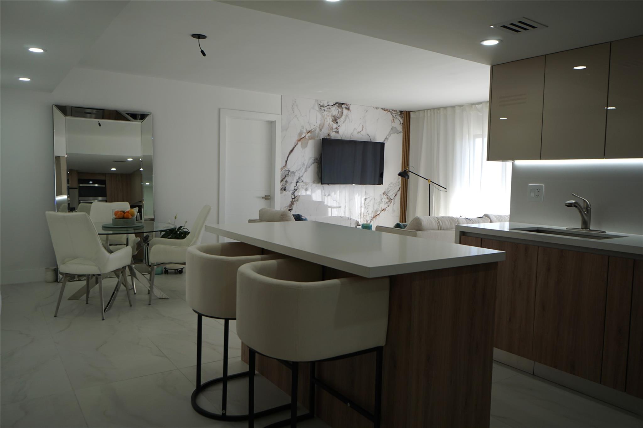 INDIAN CREEK TOWER - Residential