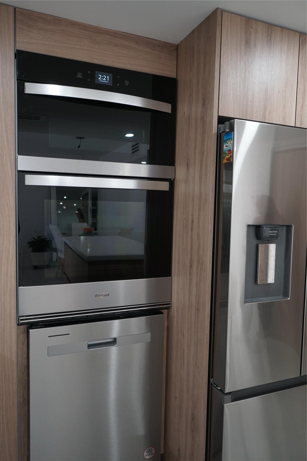 INDIAN CREEK TOWER - Residential