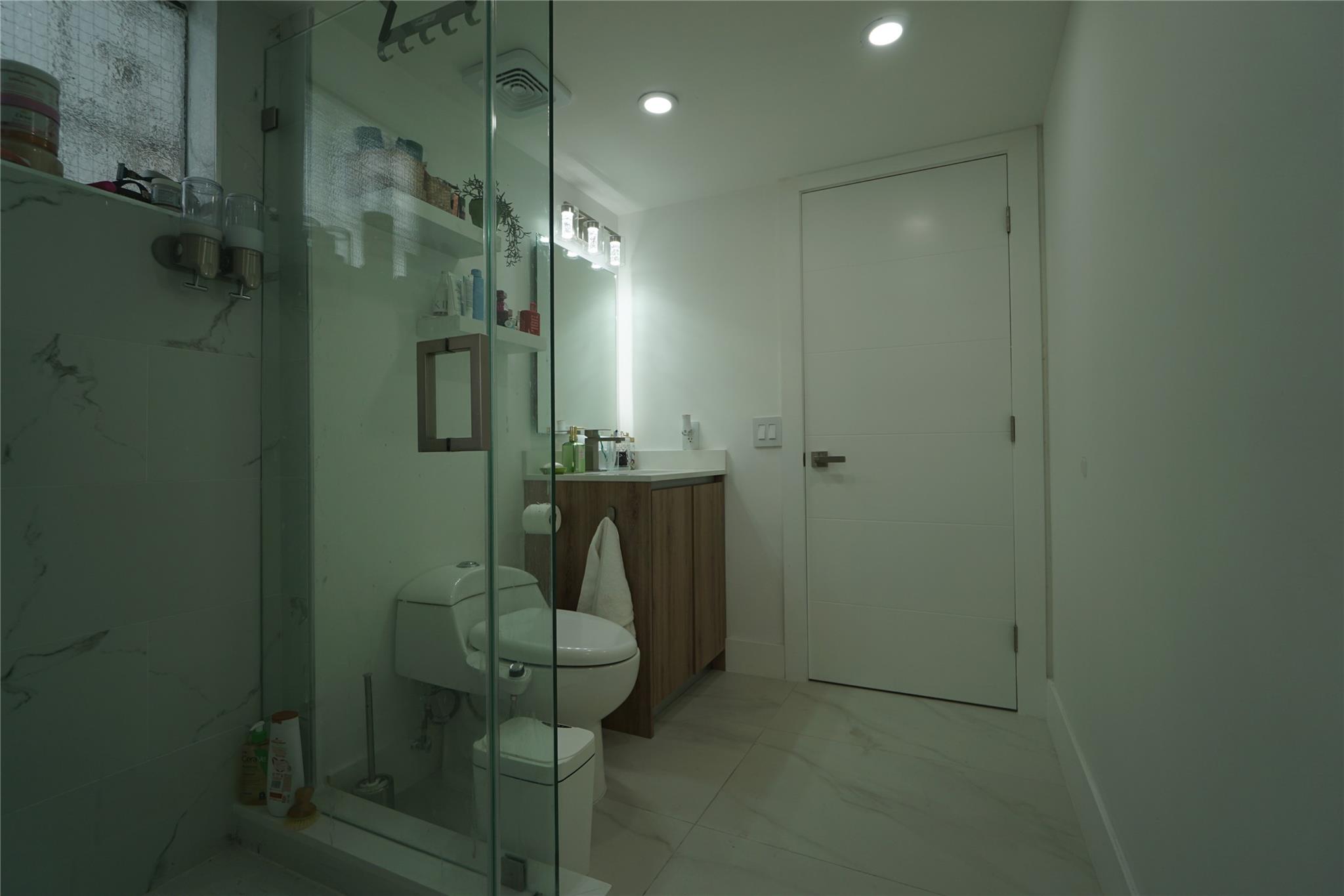 INDIAN CREEK TOWER - Residential