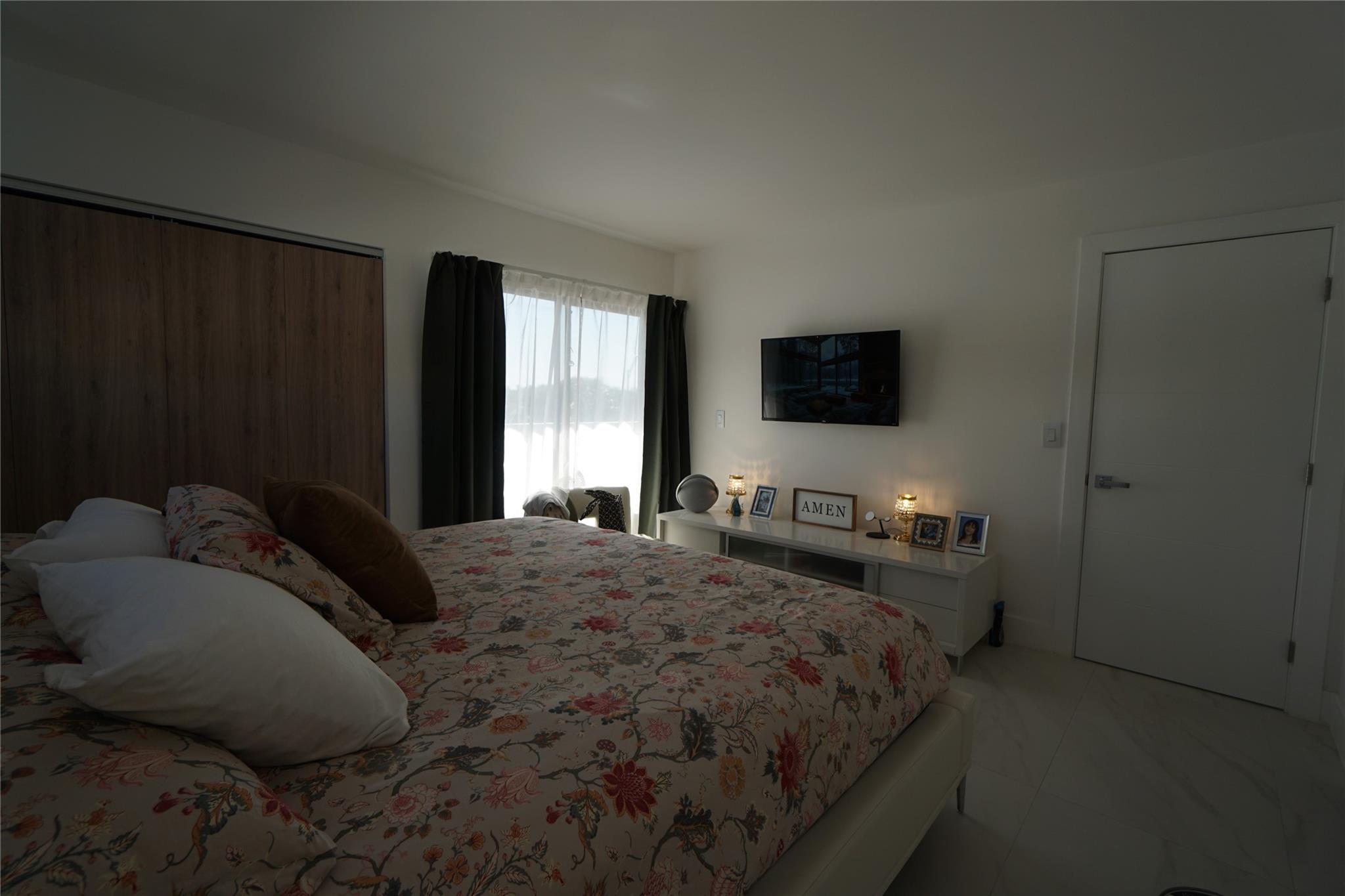 INDIAN CREEK TOWER - Residential