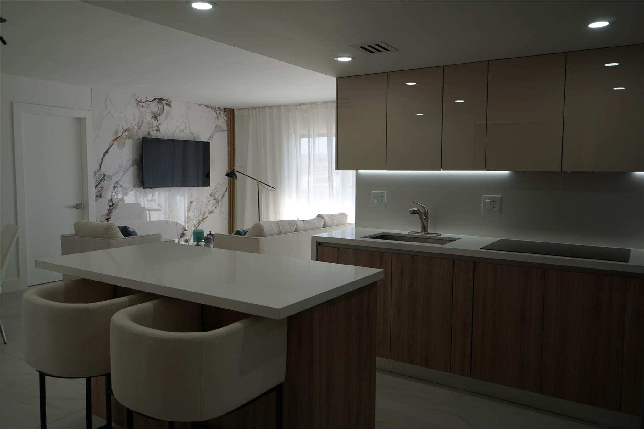 INDIAN CREEK TOWER - Residential