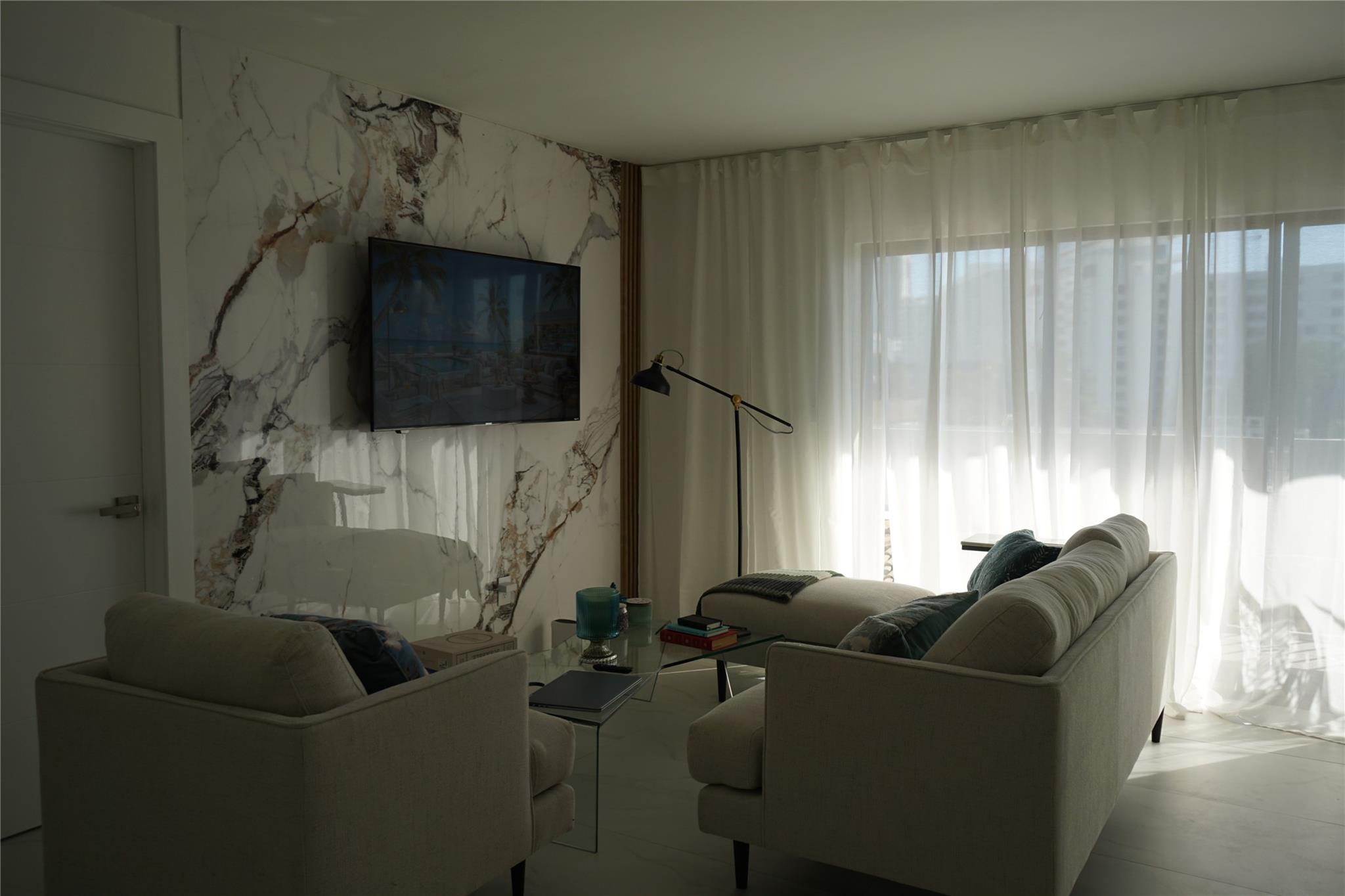 INDIAN CREEK TOWER - Residential