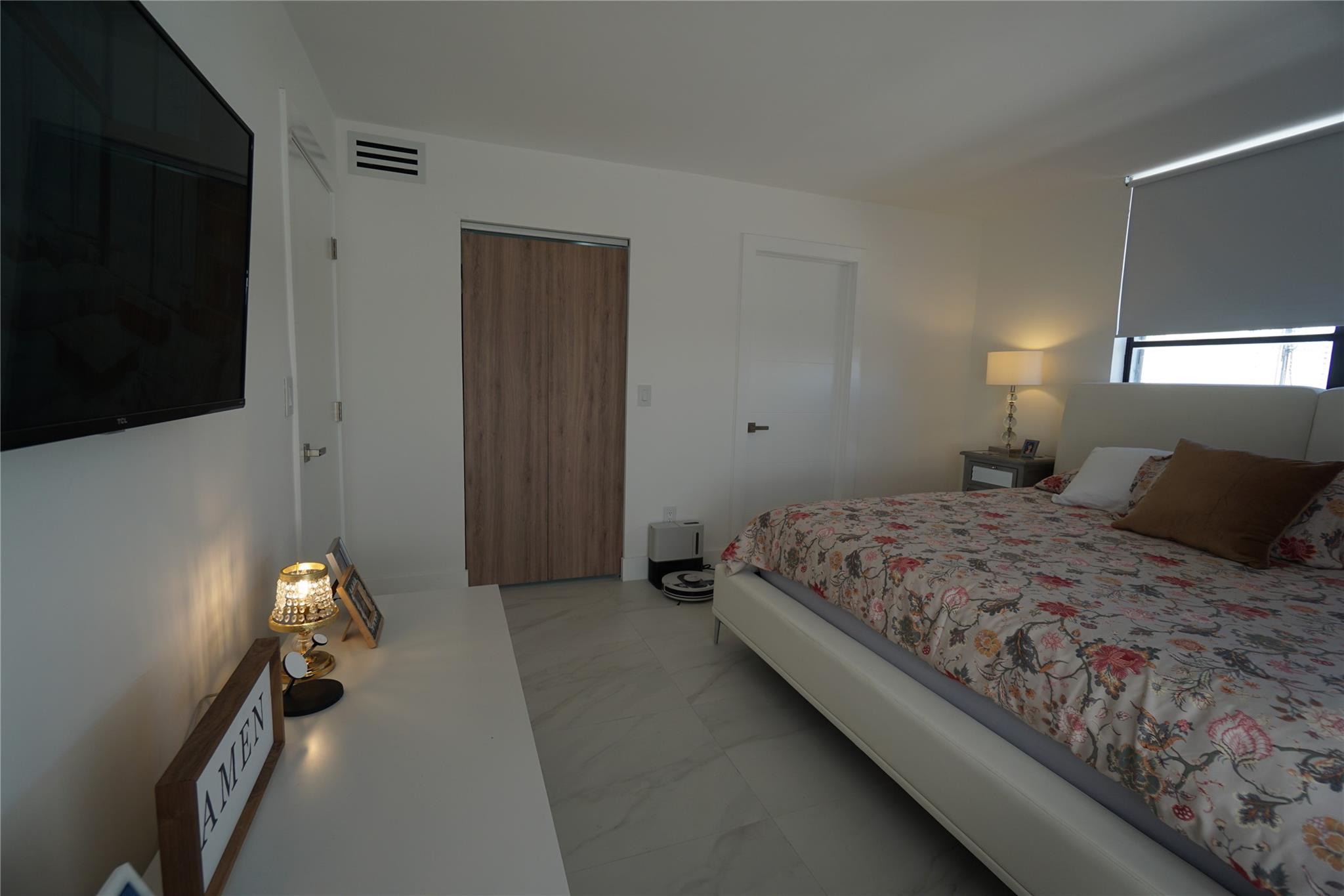 INDIAN CREEK TOWER - Residential