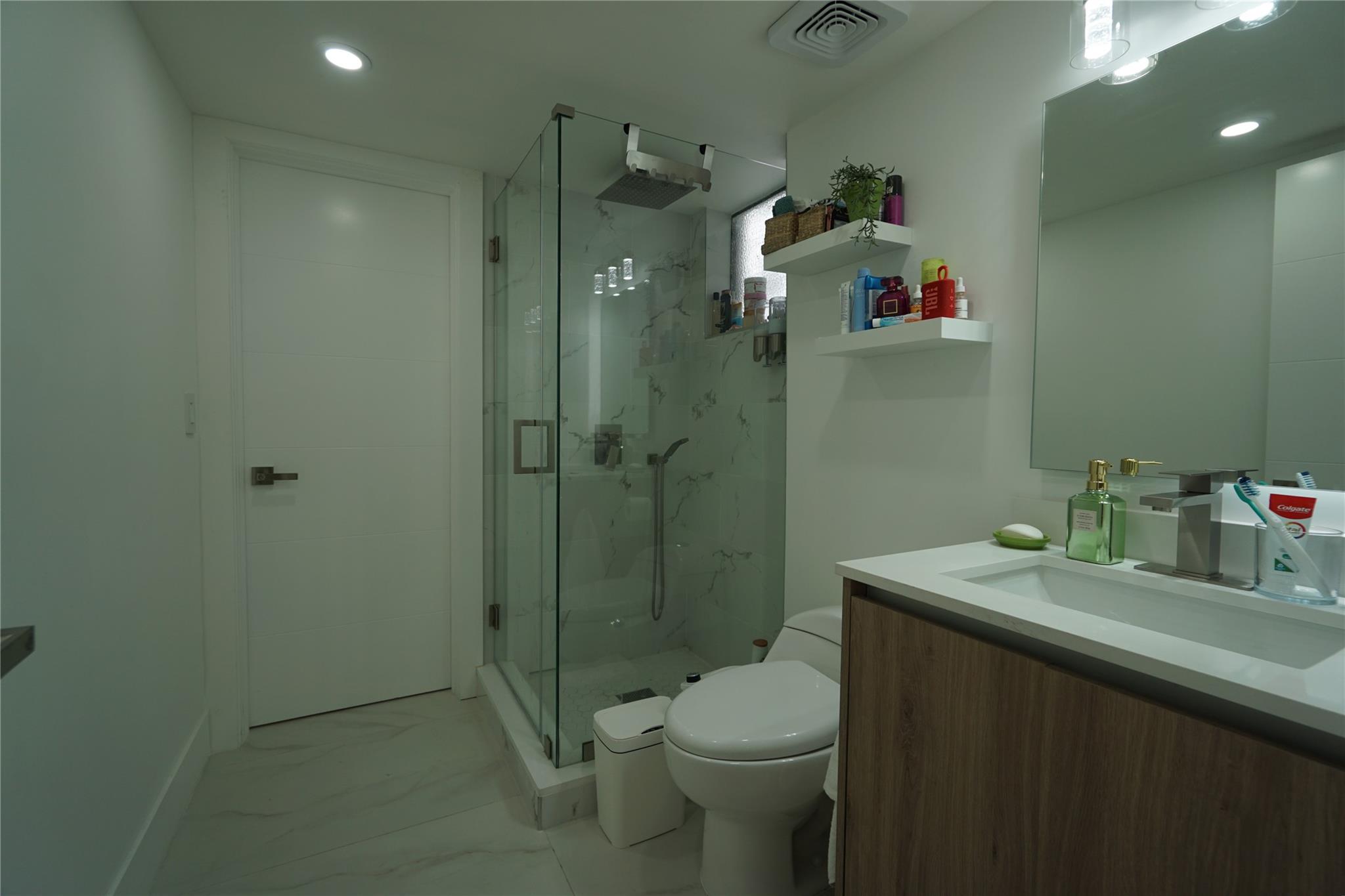 INDIAN CREEK TOWER - Residential