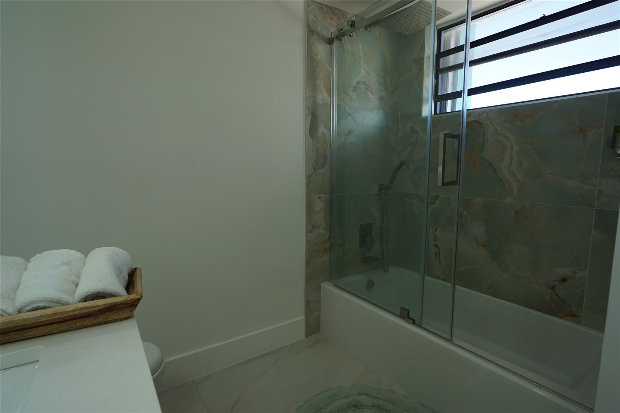 INDIAN CREEK TOWER - Residential