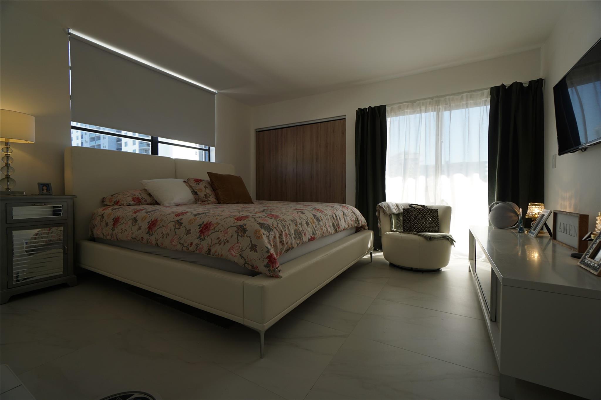 INDIAN CREEK TOWER - Residential