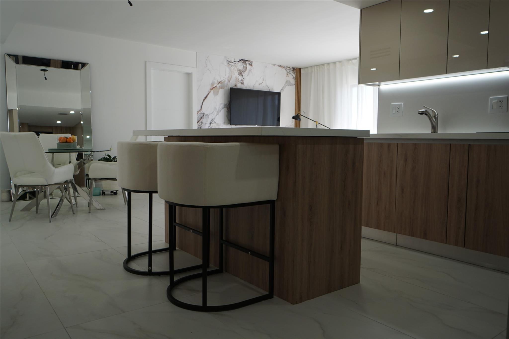 INDIAN CREEK TOWER - Residential