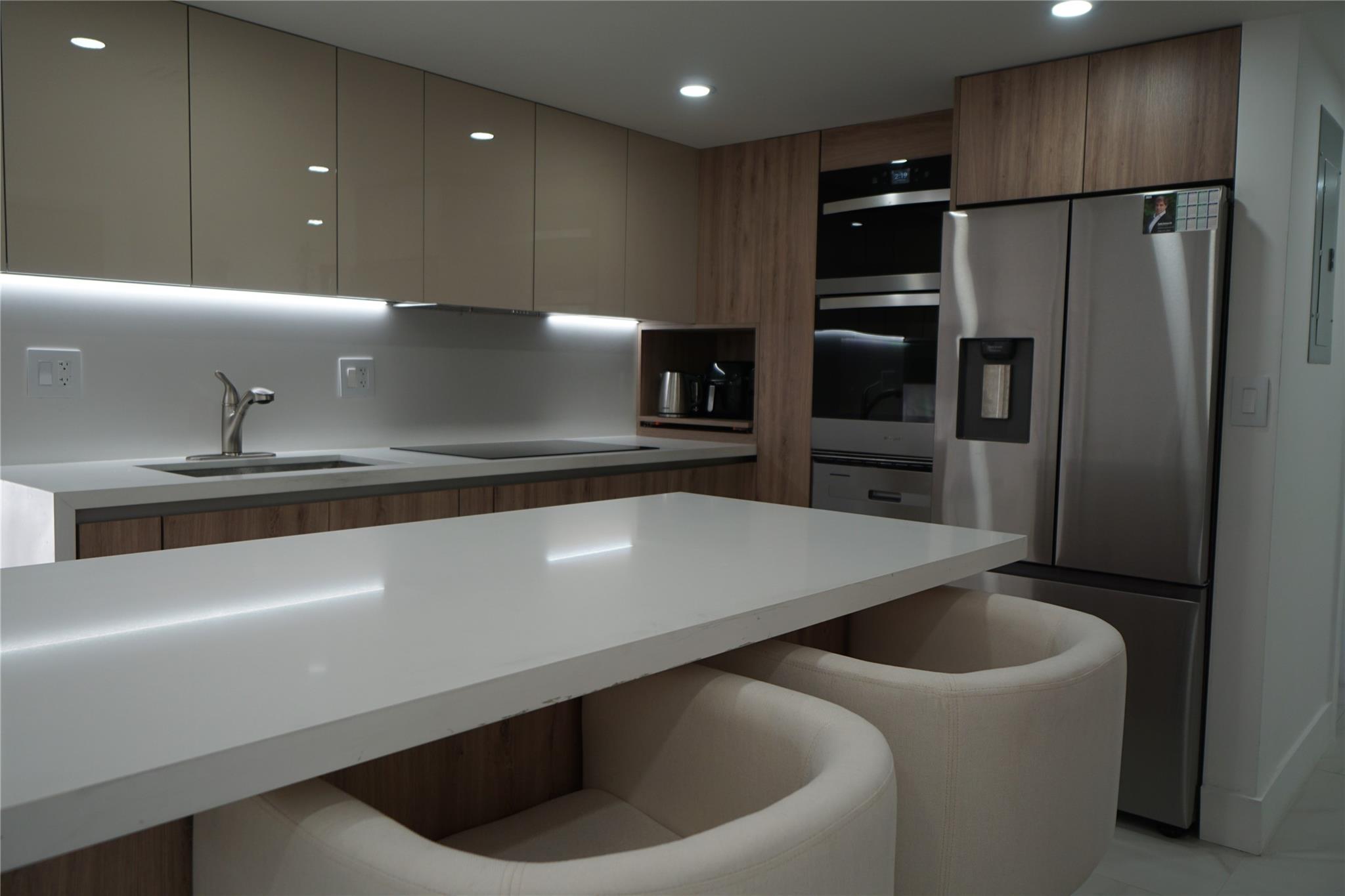 INDIAN CREEK TOWER - Residential