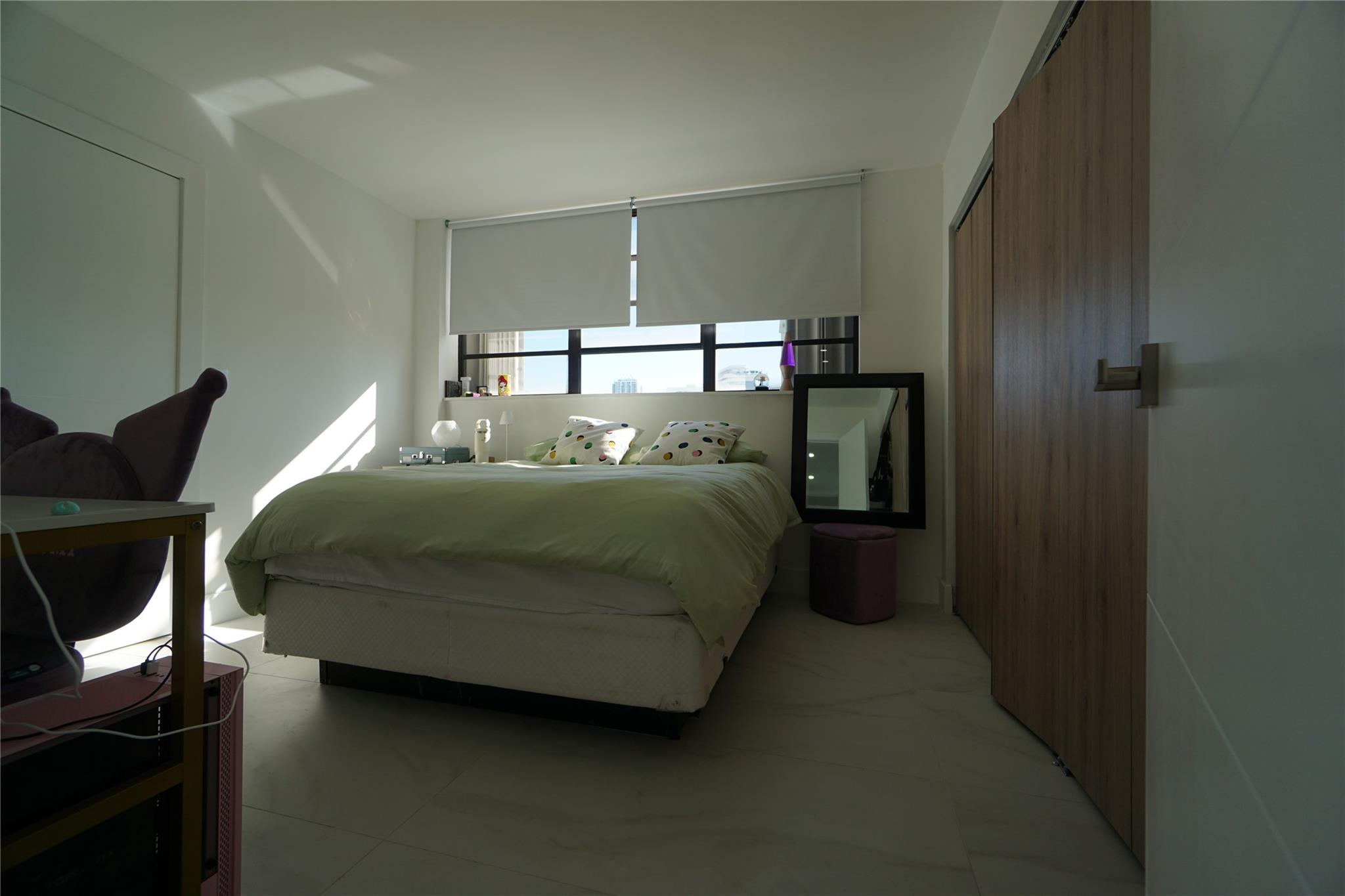 INDIAN CREEK TOWER - Residential