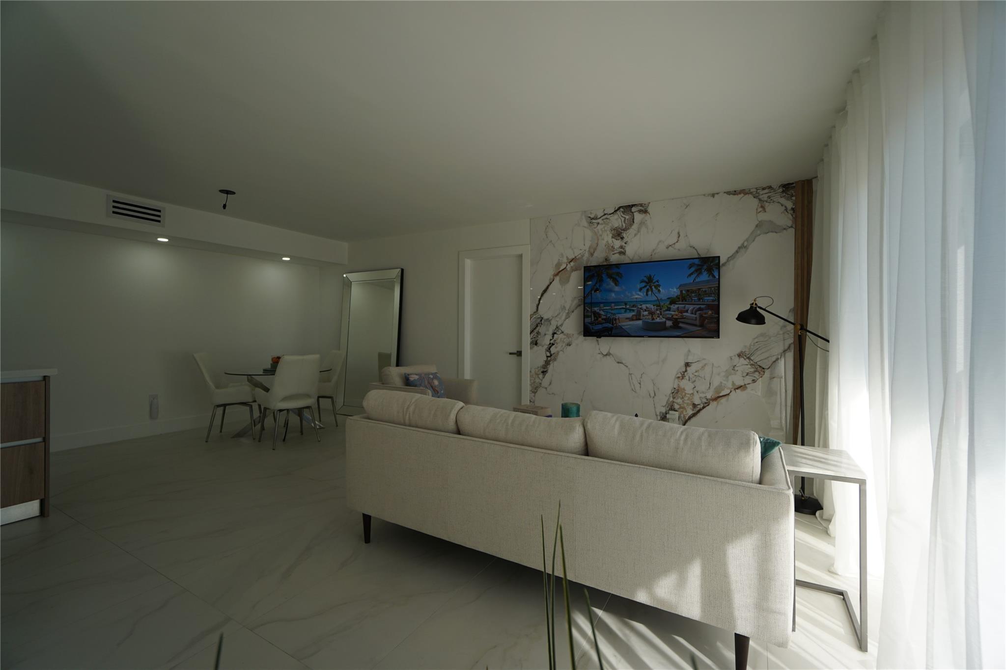 INDIAN CREEK TOWER - Residential