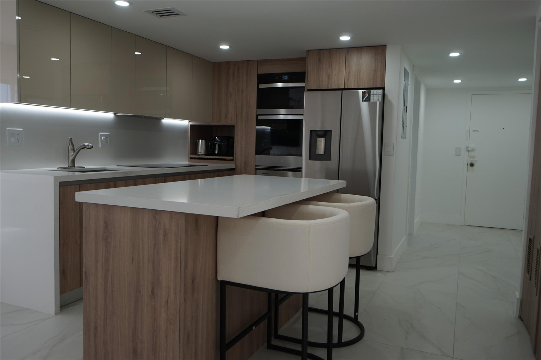 INDIAN CREEK TOWER - Residential