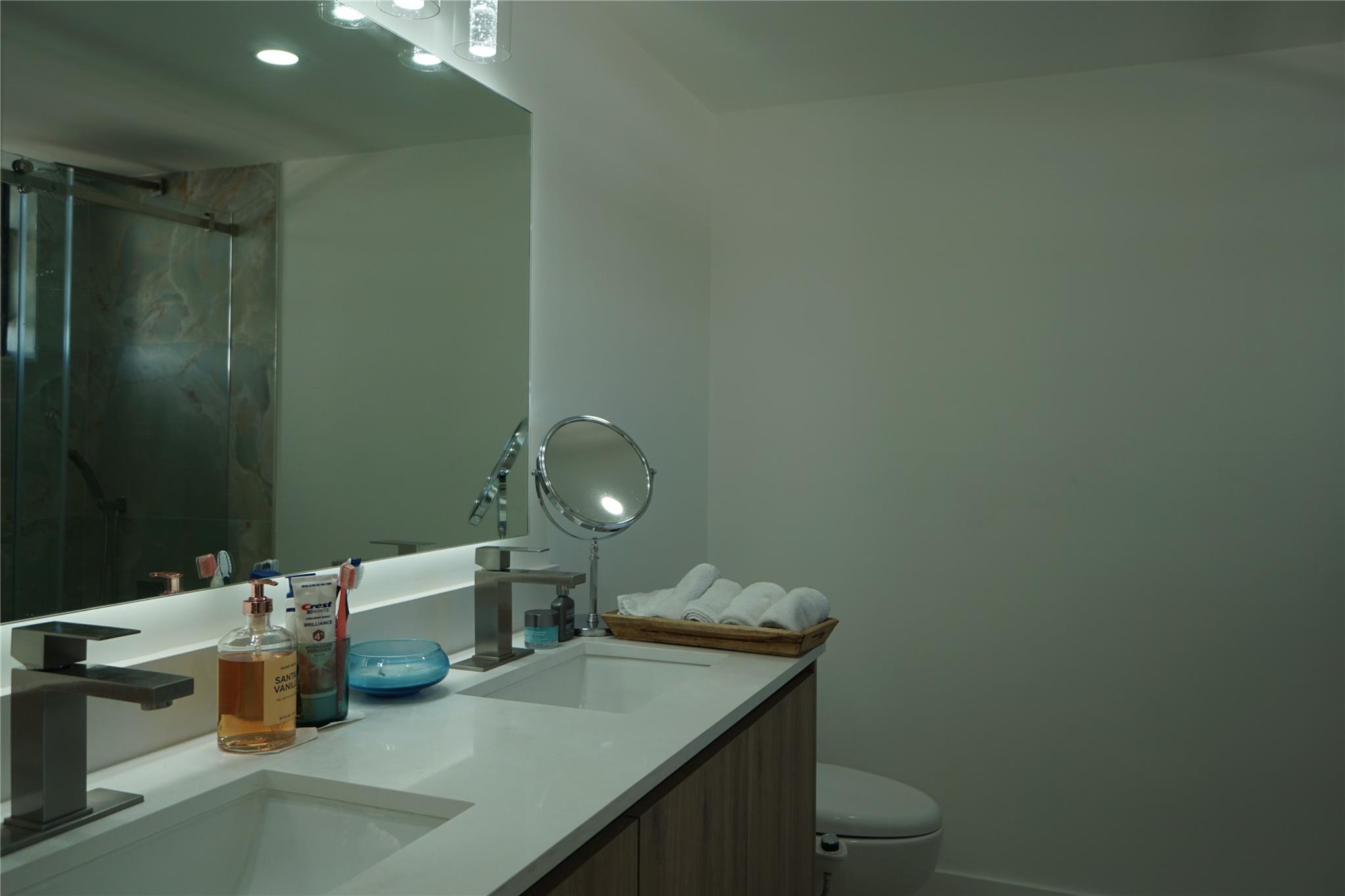 INDIAN CREEK TOWER - Residential