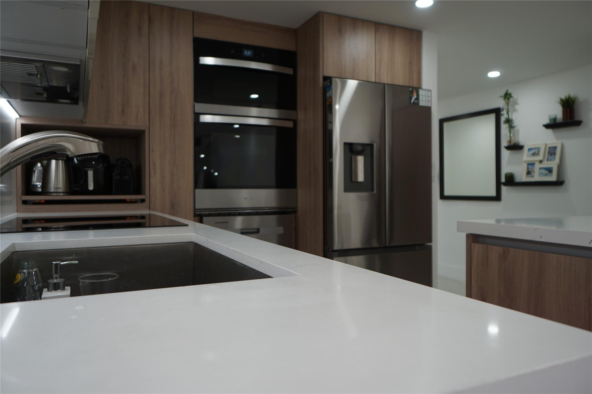 INDIAN CREEK TOWER - Residential