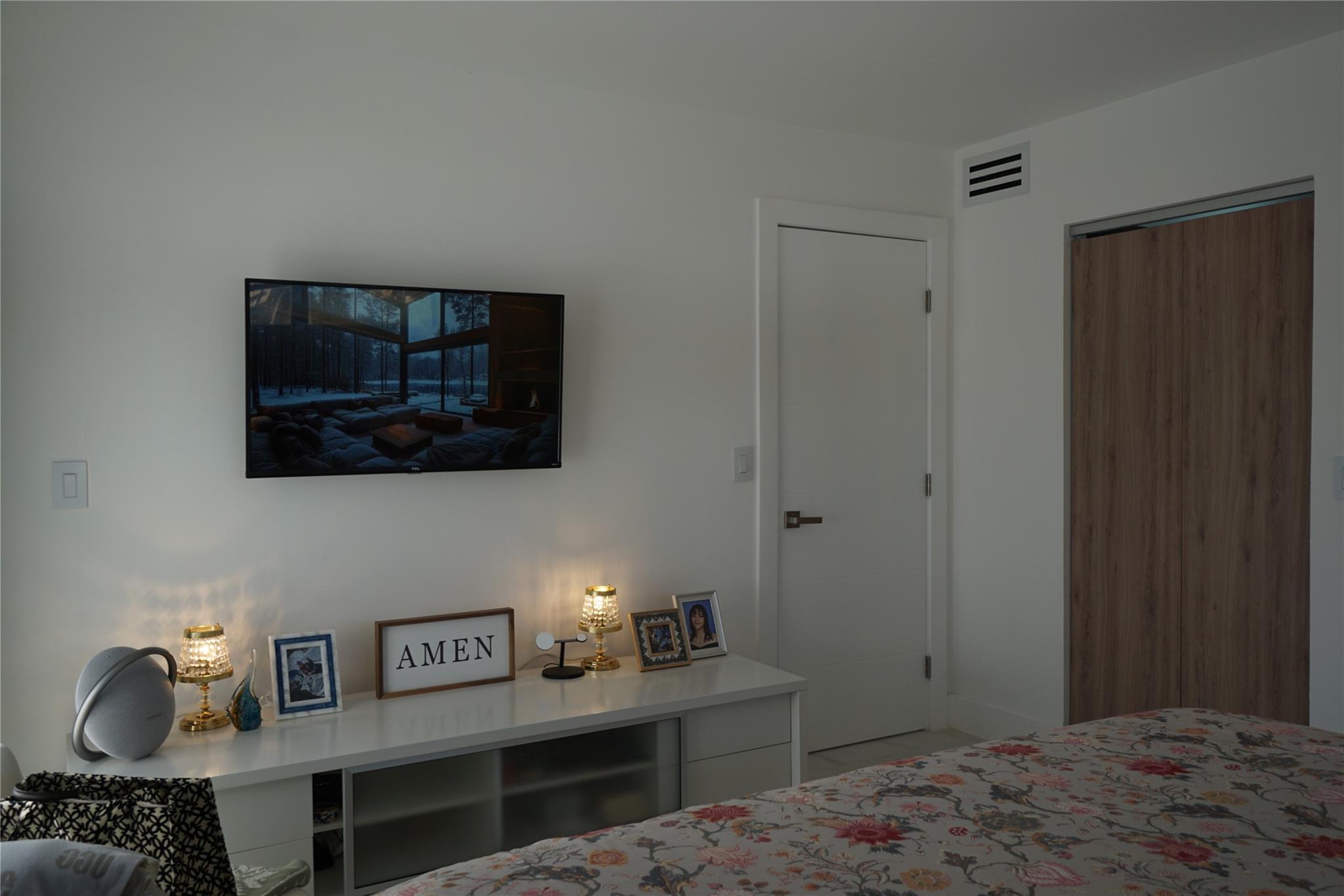 INDIAN CREEK TOWER - Residential