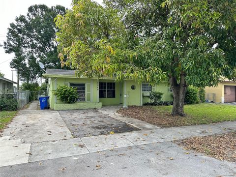 A home in Lauderdale Lakes