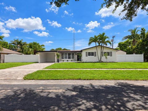Photo of 202 SW 52ND Avenue, Plantation, FL 33317 (MLS # B26089806)