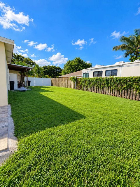 Tiny photo for 202 SW 52ND Avenue, Plantation, FL 33317 (MLS # B26089806)